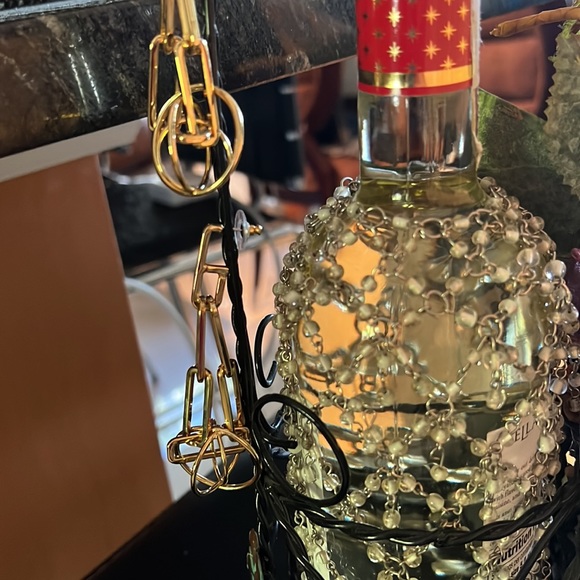 Unique Designer brand gold tone linked puzzle looking earrings - Picture 4 of 10